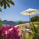 Lavish Villa With Saltwater Pool