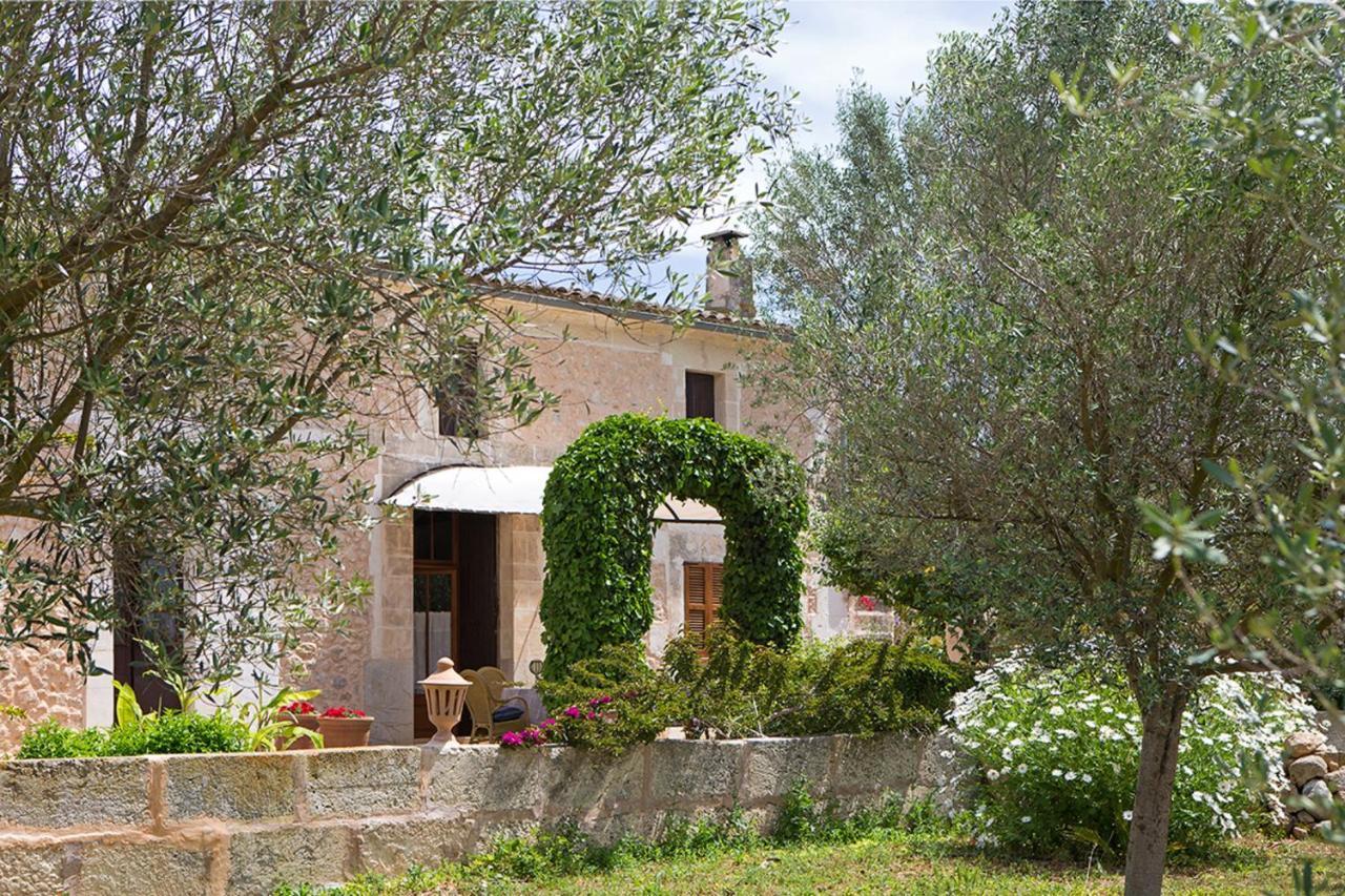 Es Pla De Llodra Farm stay *