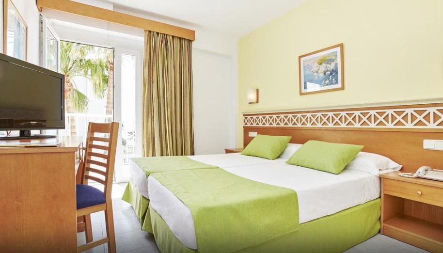 Universal Bikini Hotel 3*