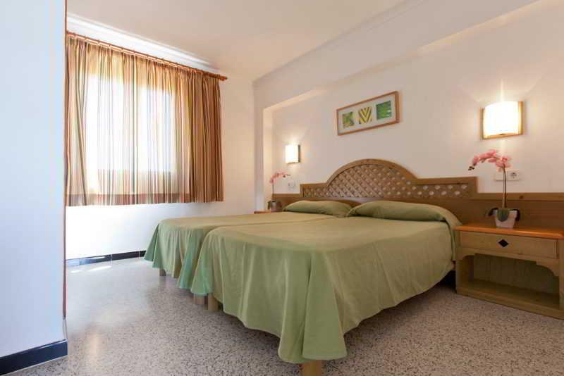 Niu D'aus Apartahotel 3*
