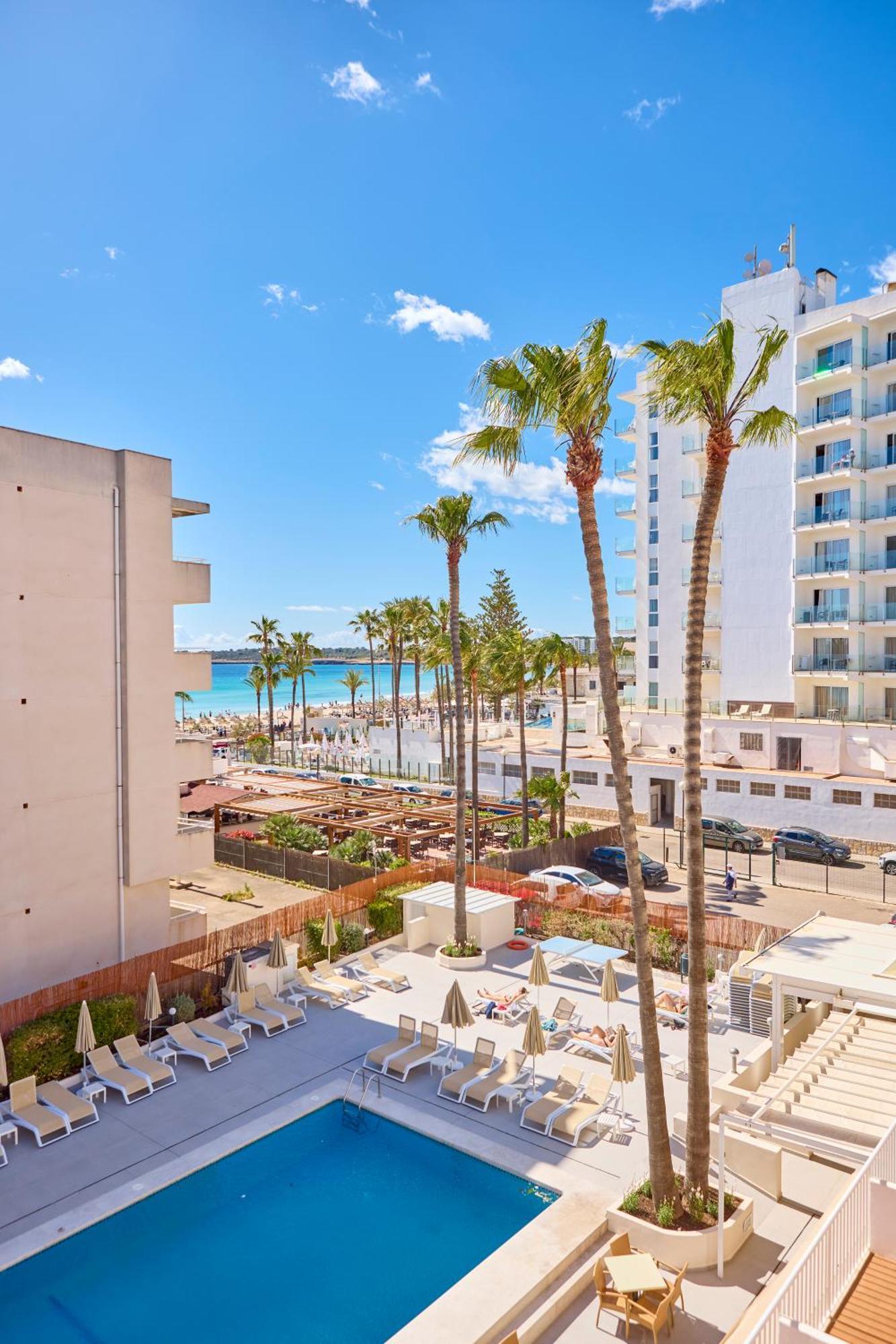 Hotel Universal Bikini