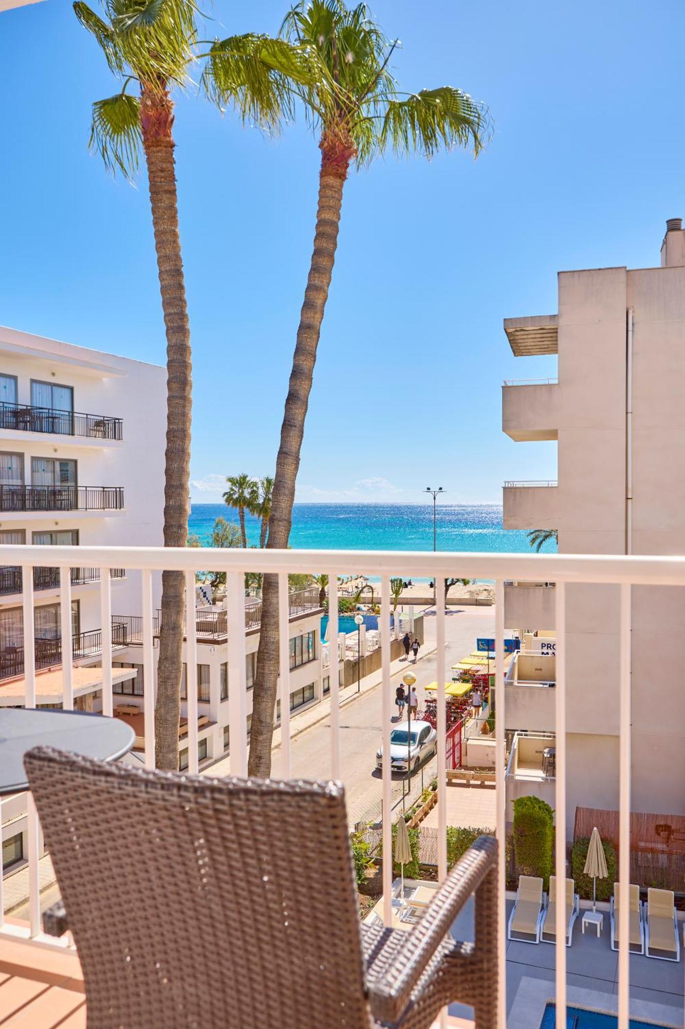 Universal Bikini Hotel 3*