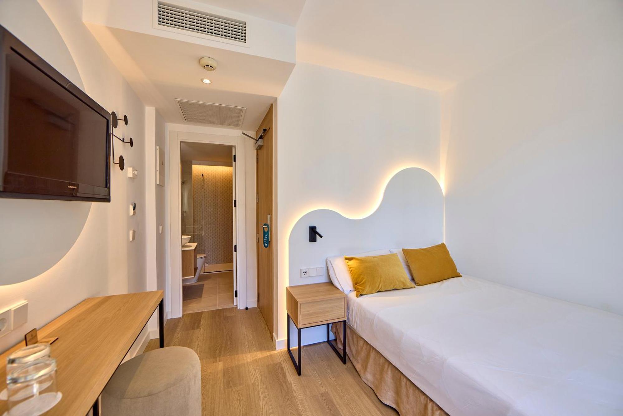 Universal Bikini Hotel 3*