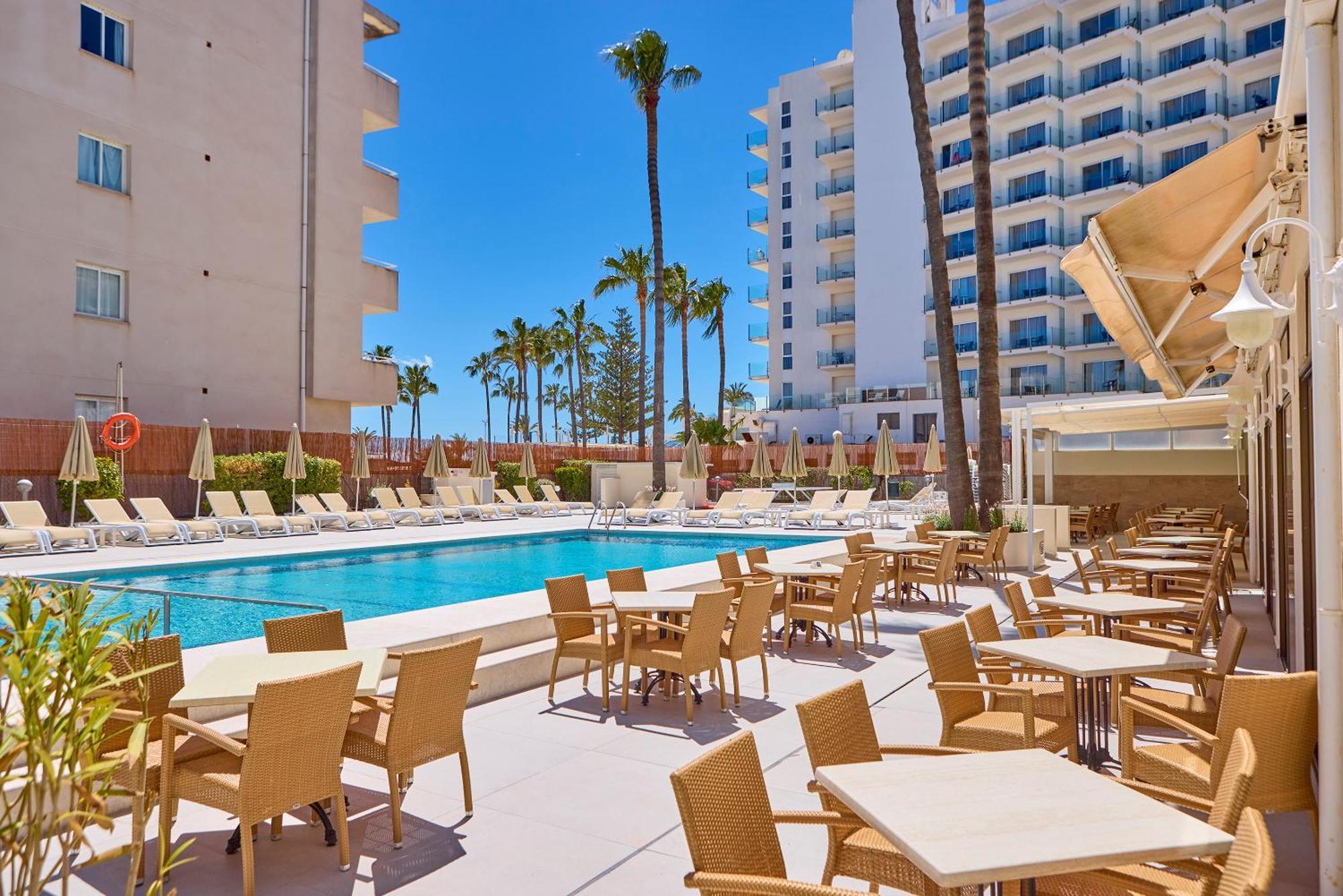 Universal Bikini Hotel 3*