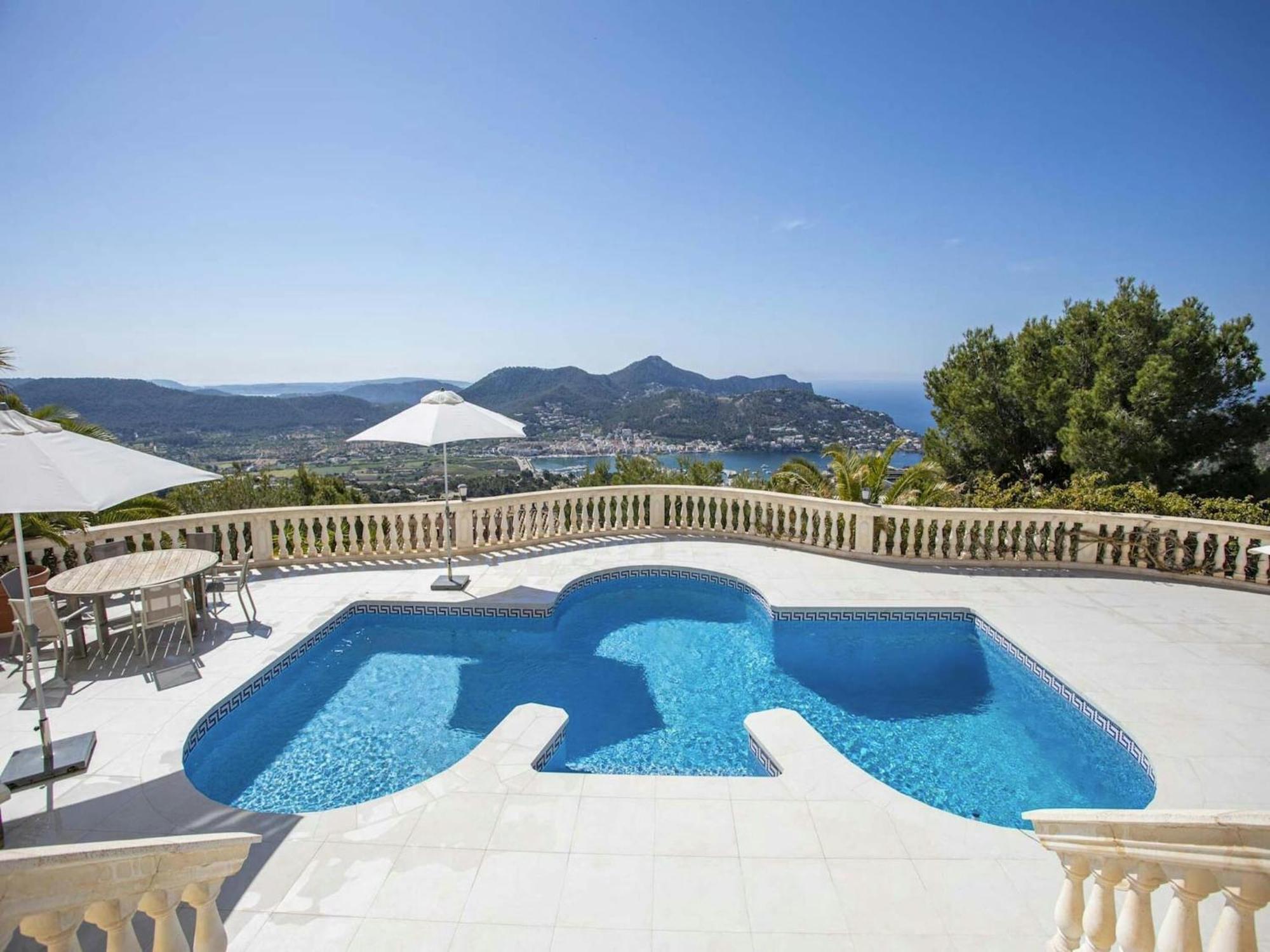 Lavish With Saltwater Pool Andratx