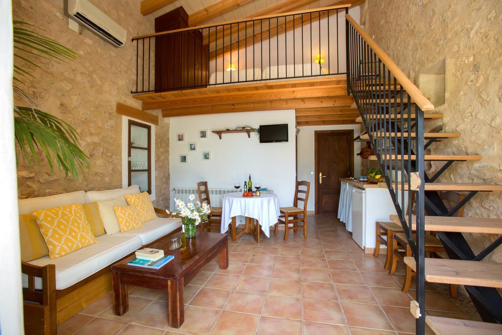 Es Pla De Llodra Farm stay
