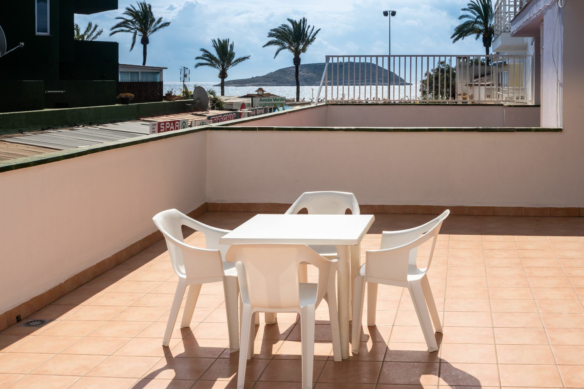 Neighbours * Magaluf (Mallorca)