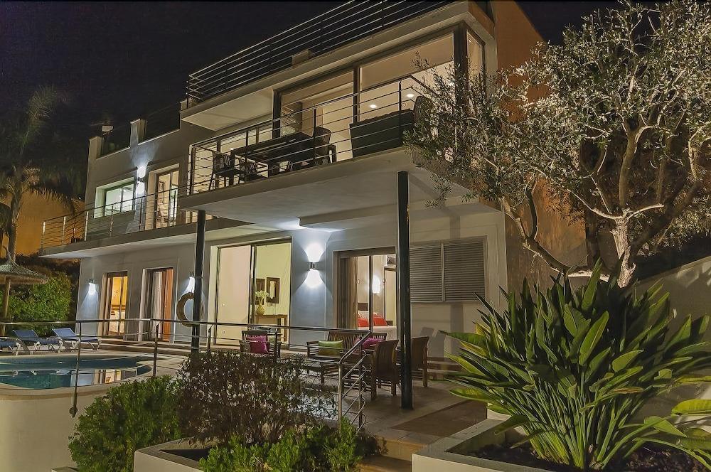 Lighthouse Villa Alcanada
