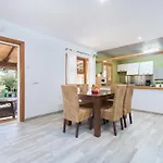 Villa Can Pau, Pool And Garden Close To The Beach