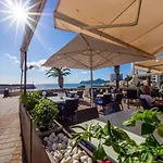 Hostal Port Corona