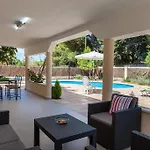 Villa Rosales