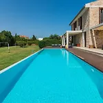 Villa Barcares Gran for 10, pool, gym&close to beach