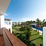 Apartamento en complejo con piscina