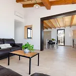 Yourhouse Cas Padri