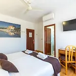 Hostal Doris - Adults Only