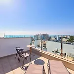 Universal Hotel Perla