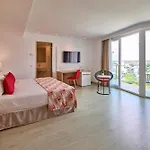 Universal Hotel Perla