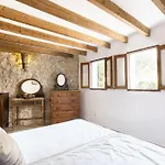 Spacious Apartment In Pollenca With Pool And Mountain View