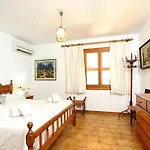 Lovely 3 Bedroom Villa Close To Pollensa By Renthousing