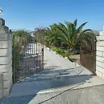 Villa Garriguer by Villa Plus