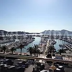 Penthouse Frontline Apartment Next To Beach