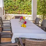 Villa Vica