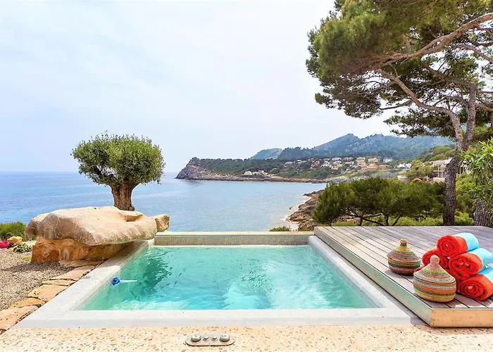 Front Line Sea Villa In Mallorca Up To 6 Guests