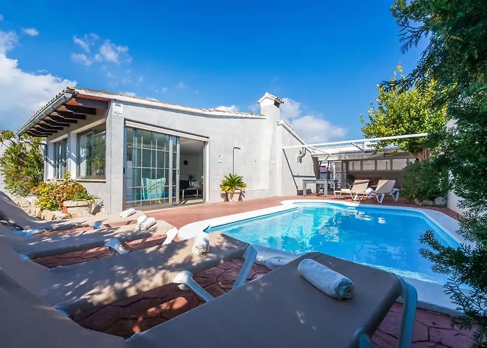 Fantastic Villa Tucan, Pool Barbecue Ground Floor