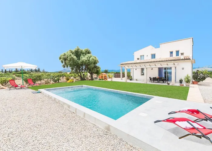 Villa Albaimar With Swimming Pool And Garden