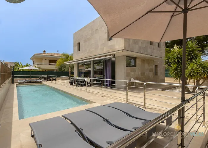 Villa Iola a 150m de la playa ideal para familias grandes