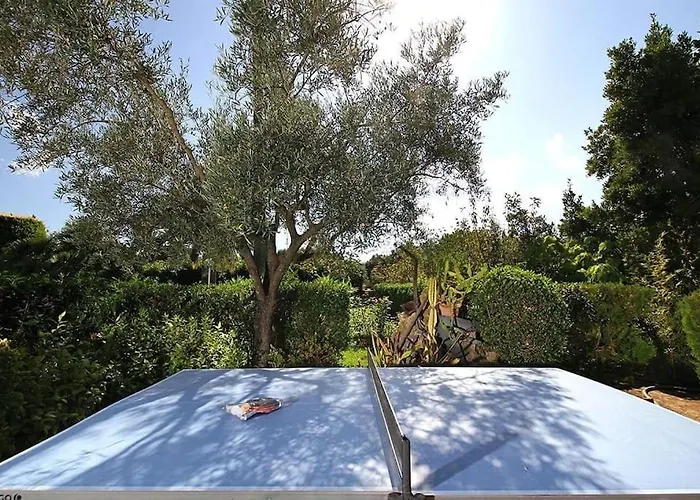 Two-Bedroom House With Country Views By Renthousing