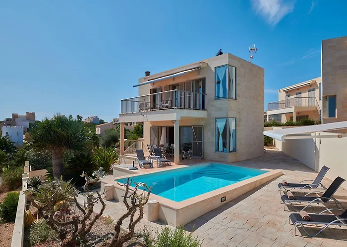 Charming Villa For 6 Guests