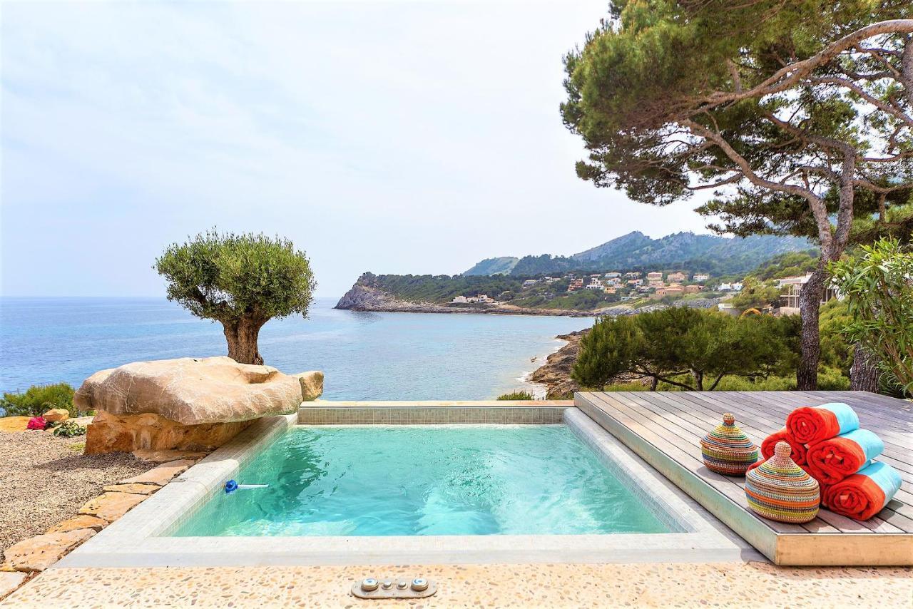 Villa Front Line Sea In Mallorca Up To 6 Guests