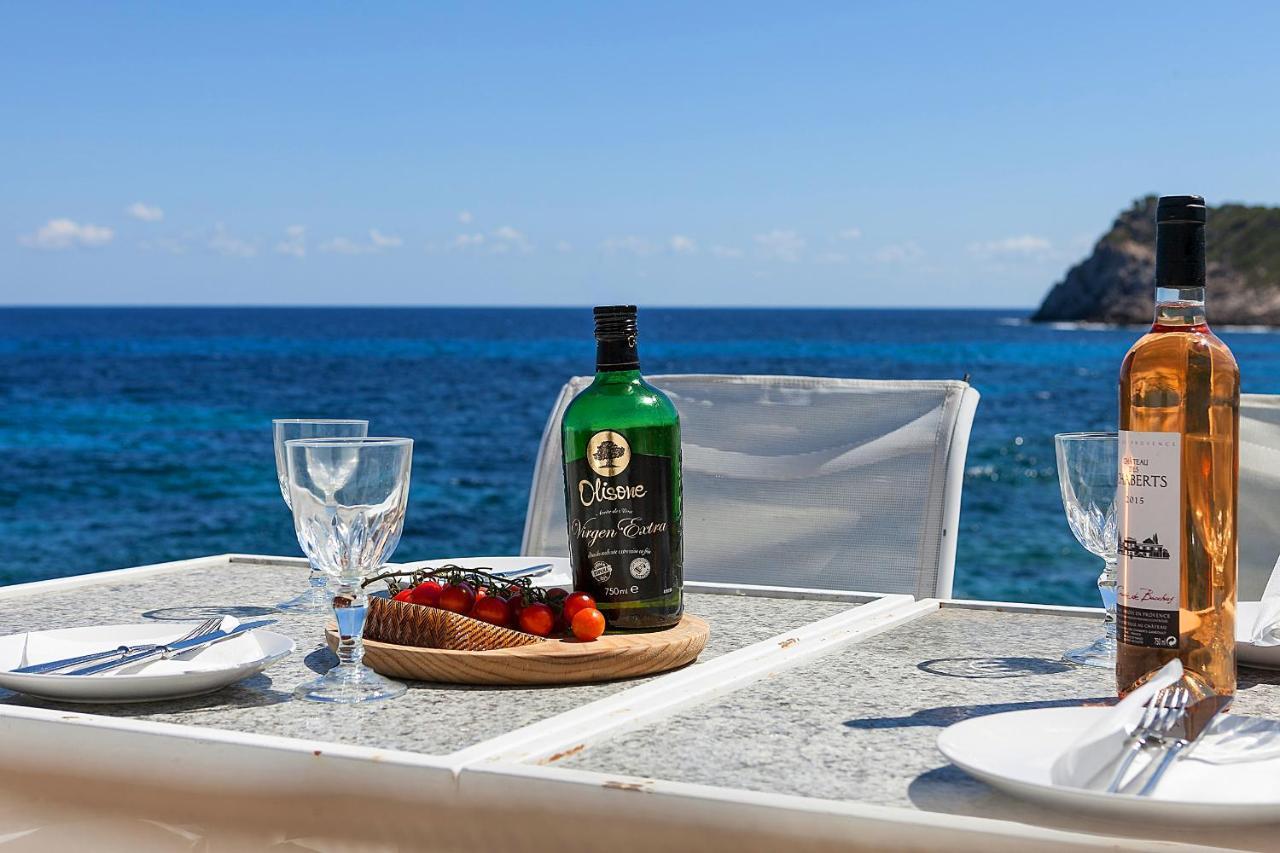 Front Line Sea In Mallorca Up To 6 Guests Villa Font de sa Cala