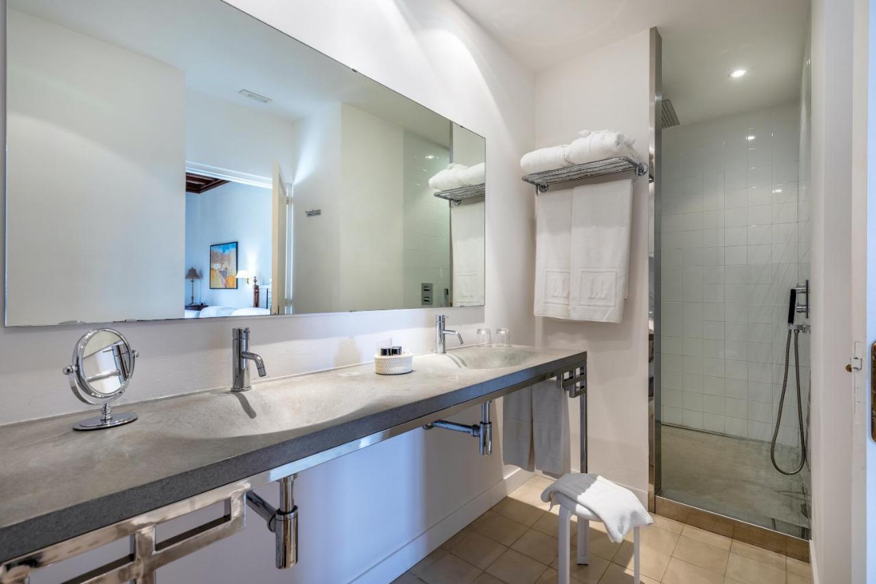 Llenaire Hotel