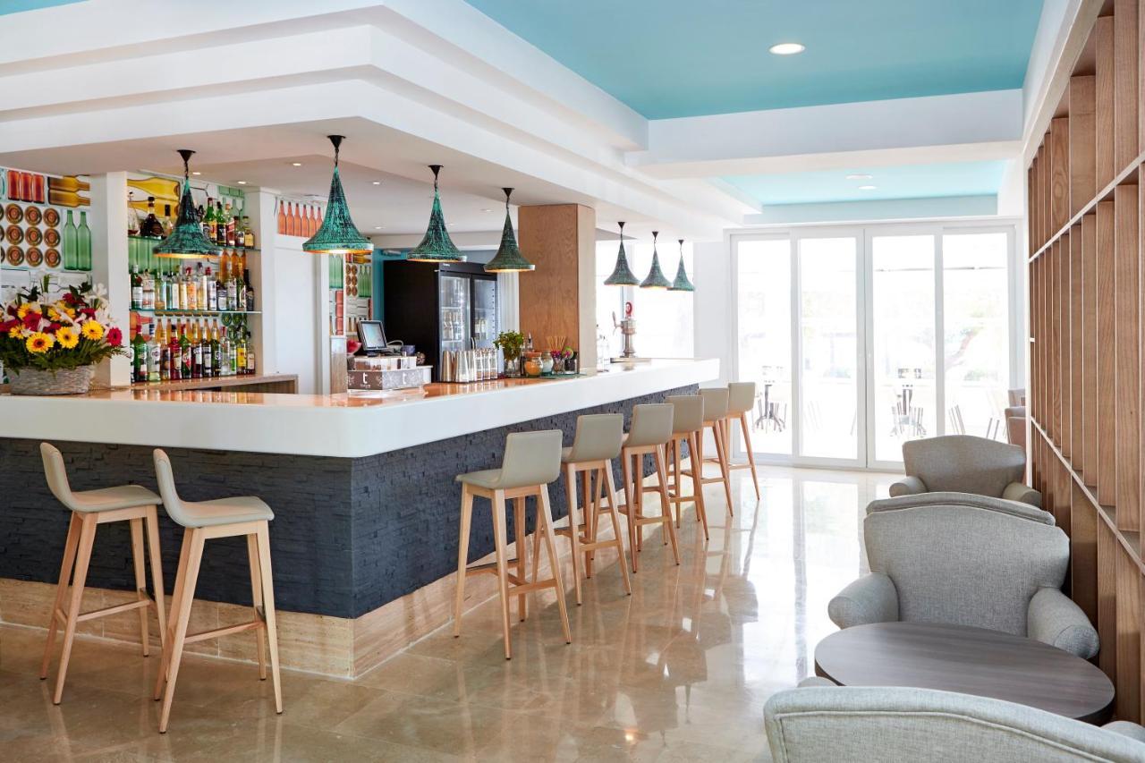 Universal Laguna 4*