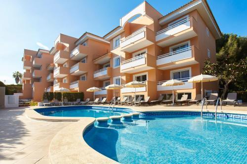 Universal Laguna 4*