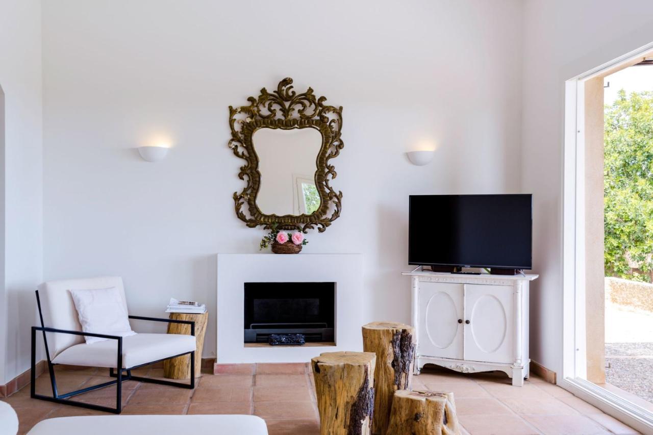 Spacious With Pool And Sea View In Villa