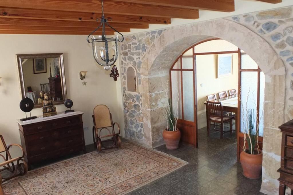 Maria, Bonita Casa Con Jardín Y Piscina Privada En Andratx (Andrach)