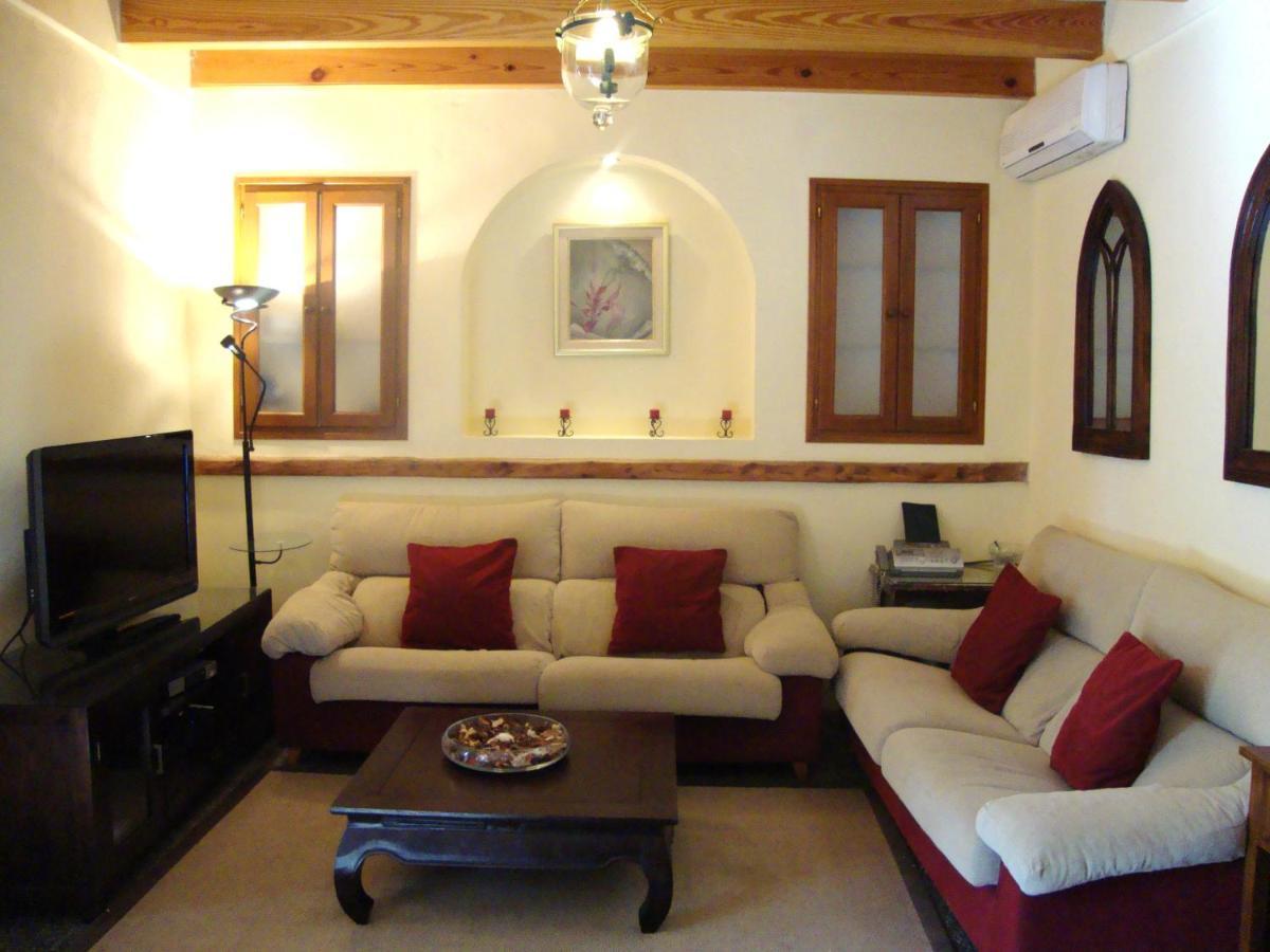 Maria, Bonita Casa Con Jardín Y Piscina Privada En *