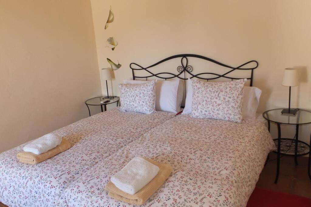 Сasa de vacaciones Maria, Bonita Casa Con Jardín Y Piscina Privada En *