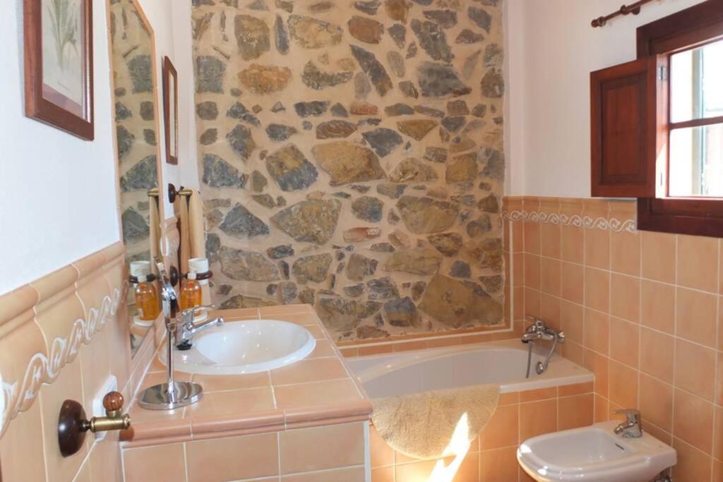 Maria, Bonita Casa Con Jardín Y Piscina Privada En Andratx (Andrach)