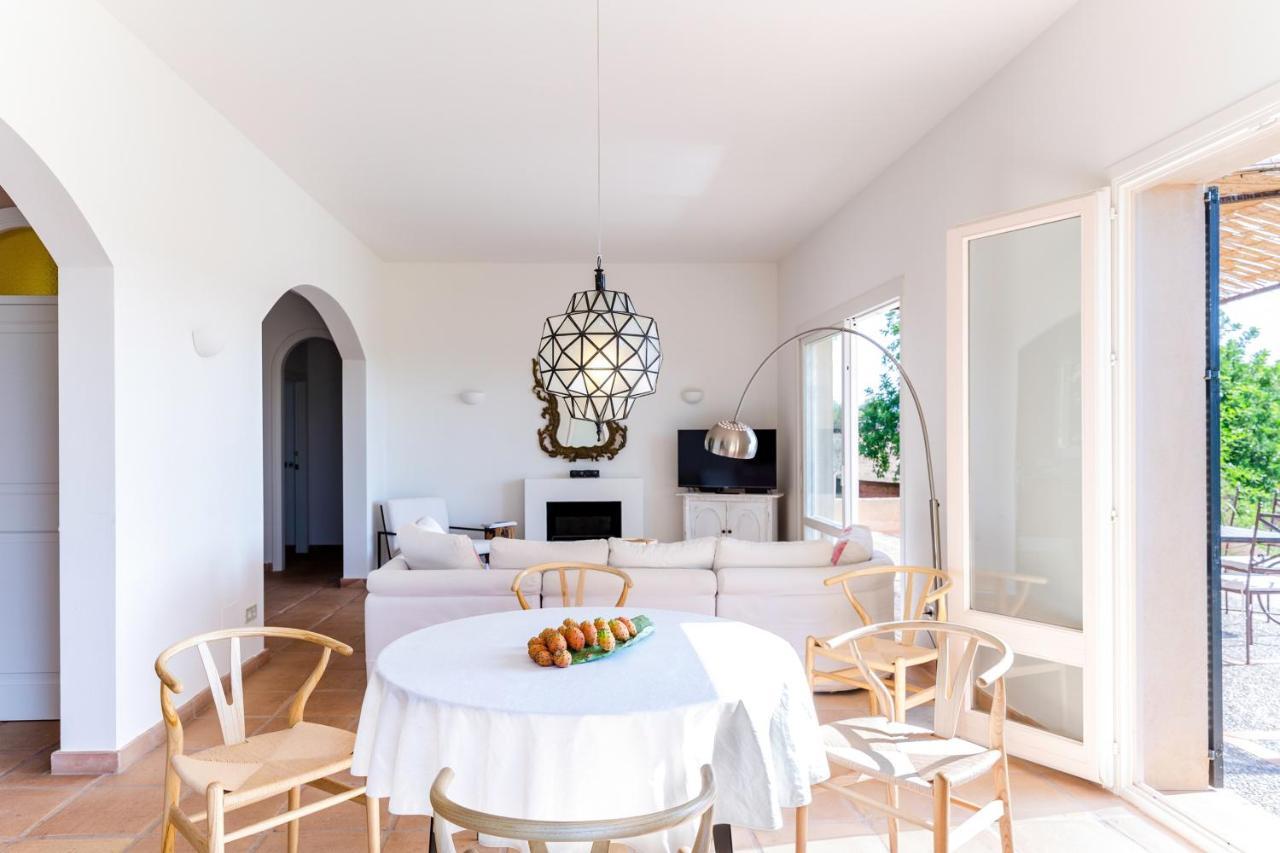 Spacious With Pool And Sea View In Villa
