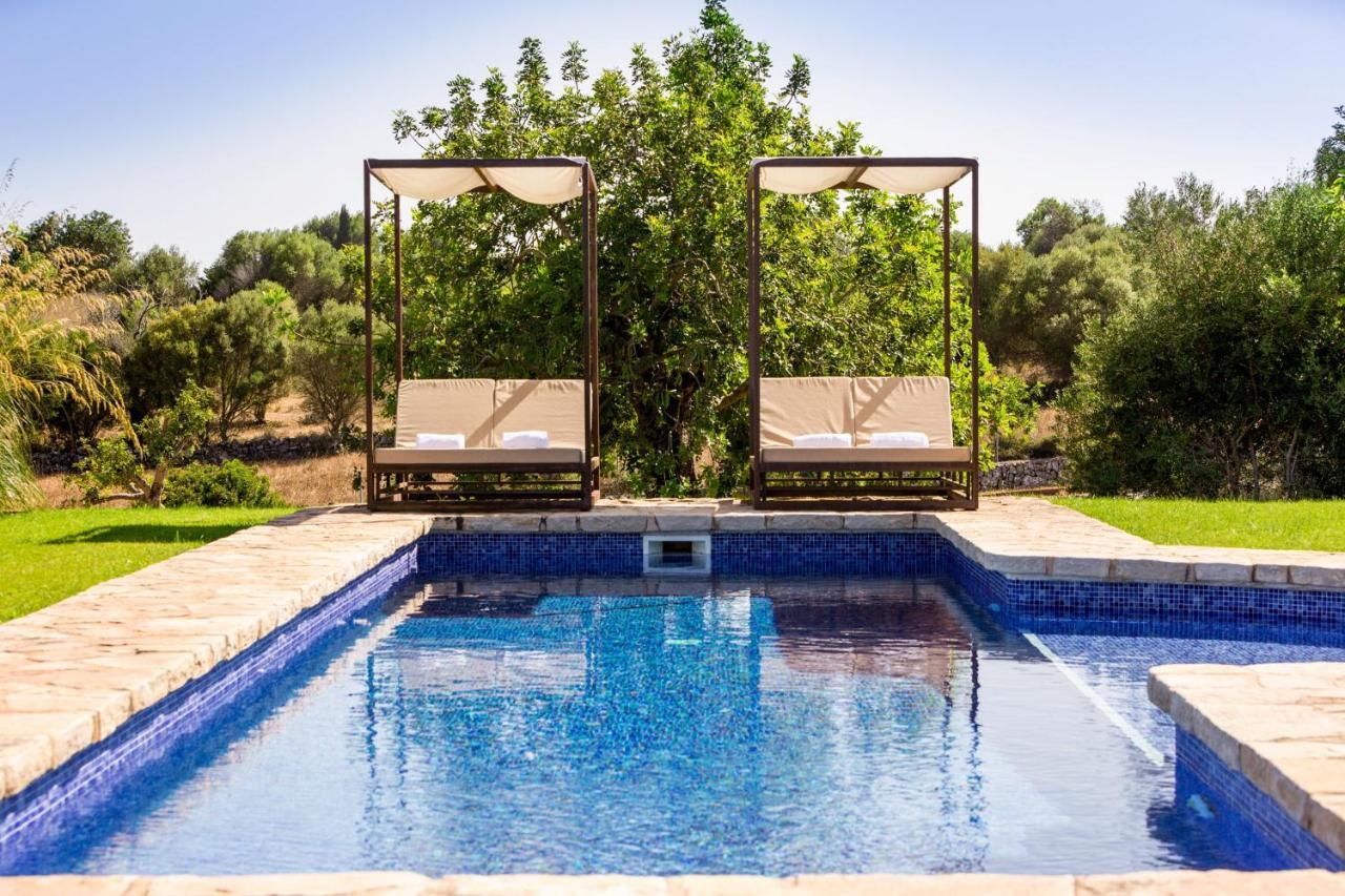 Spacious With Pool And Sea View In