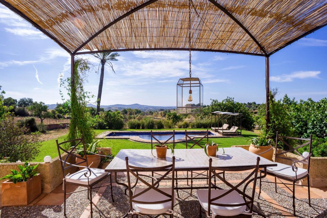 Spacious With Pool And Sea View In