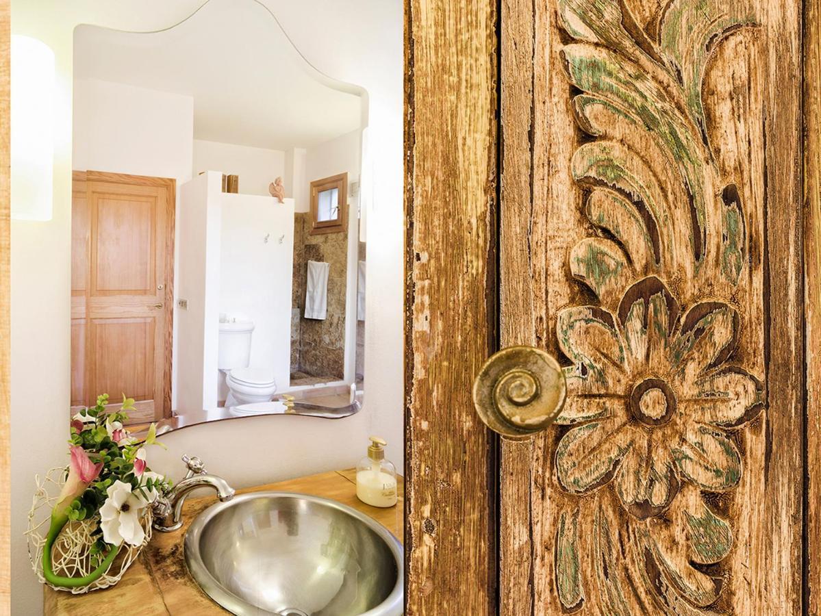 Villa Spacious With Pool And Sea View In *