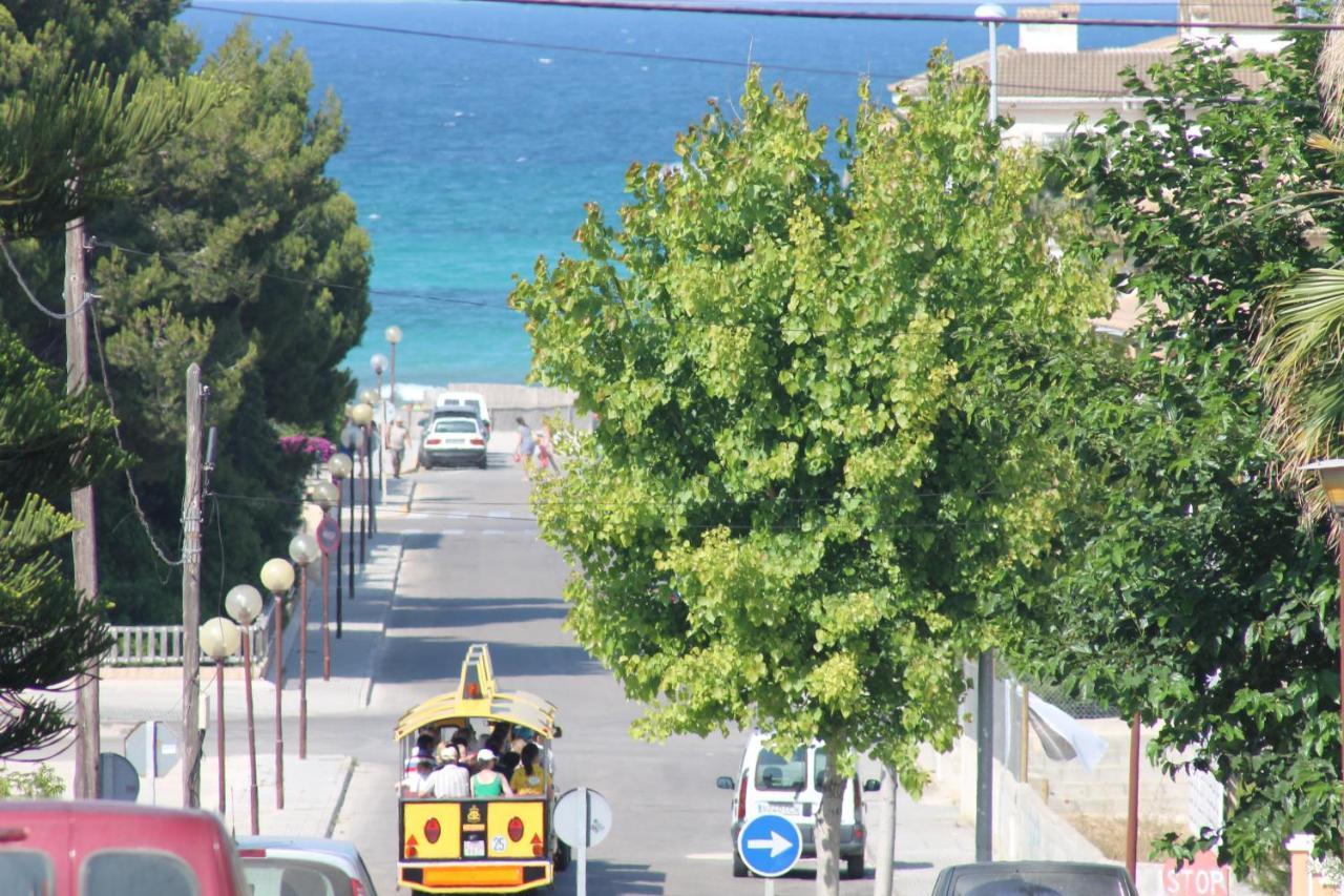 Noemi Near The