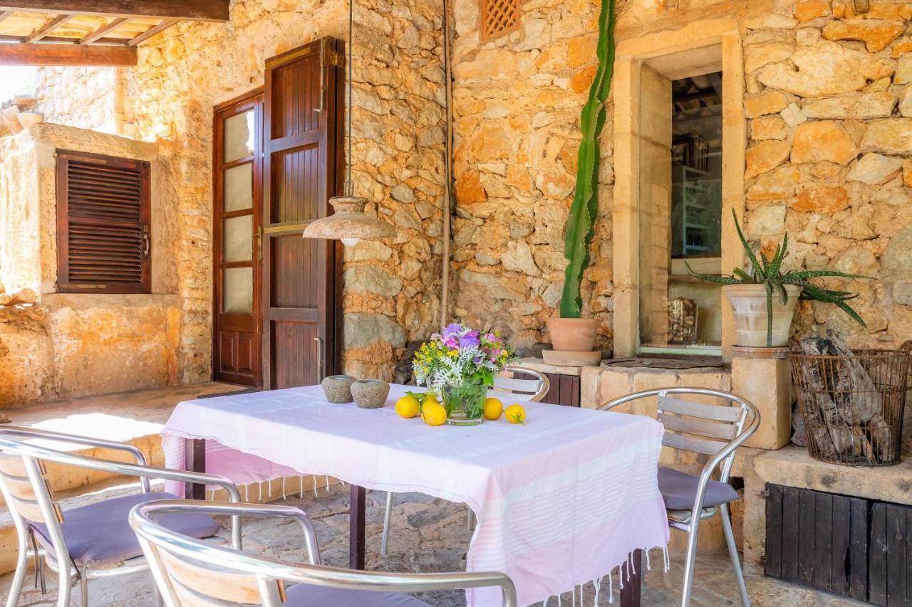 Bona Feina Villa *