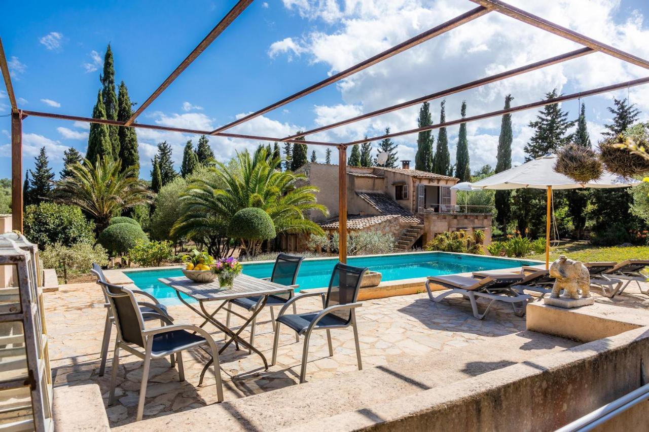 Bona Feina Villa *