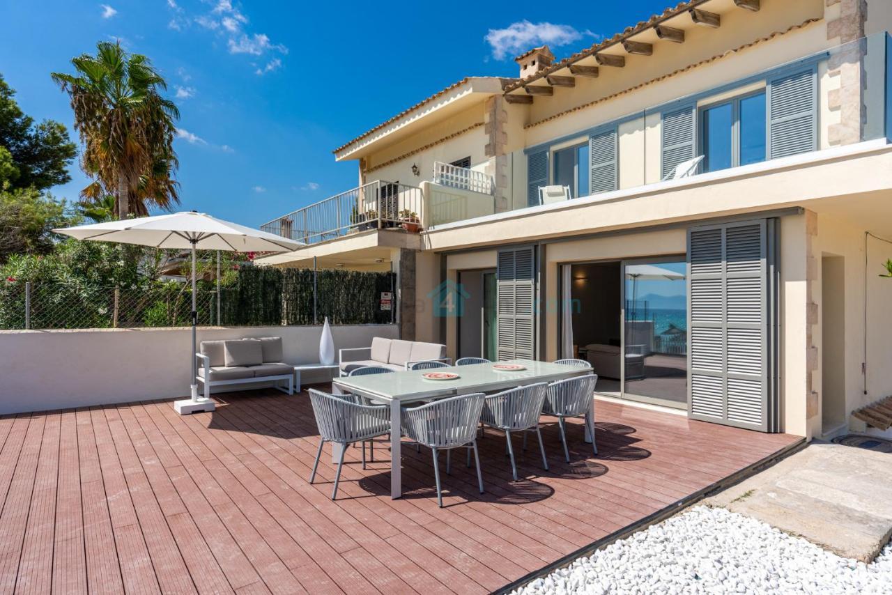 M4R 1 Villa Laura Front Line Beach House Villa *